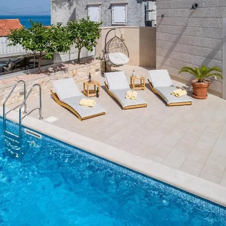 Willa Idyllic Two Bedroom Villa, Pool, Jacuzzi Sutivan