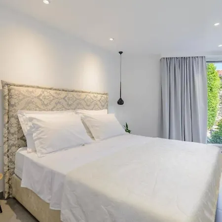 Idyllic Two Bedroom Villa, Pool, Jacuzzi Villa Sutivan