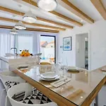 Idyllic Two Bedroom Villa, Pool, Jacuzzi فيلة