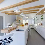Idyllic Two Bedroom Villa, Pool, Jacuzzi سوتيفان