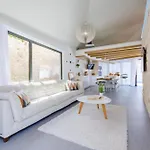 Idyllic Two Bedroom Villa, Pool, Jacuzzi فيلة *