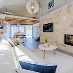 فيلة Idyllic Two Bedroom Villa, Pool, Jacuzzi