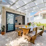 Idyllic Two Bedroom Villa, Pool, Jacuzzi سوتيفان