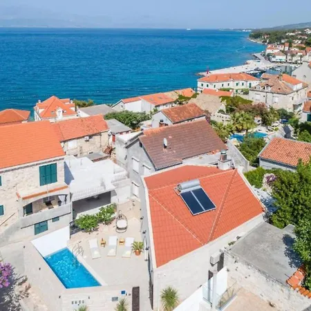 Idyllic Two Bedroom Villa, Pool, Jacuzzi فيلة *